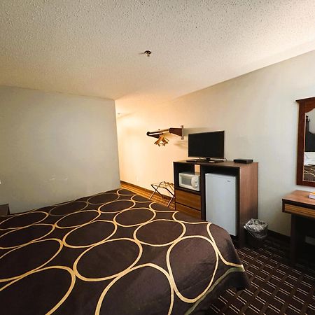 Hotel Super 8 By Wyndham Reedsburg Extérieur photo