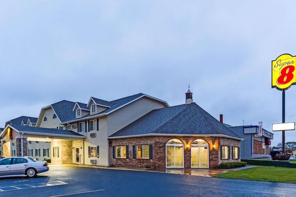 Hotel Super 8 By Wyndham Reedsburg Extérieur photo