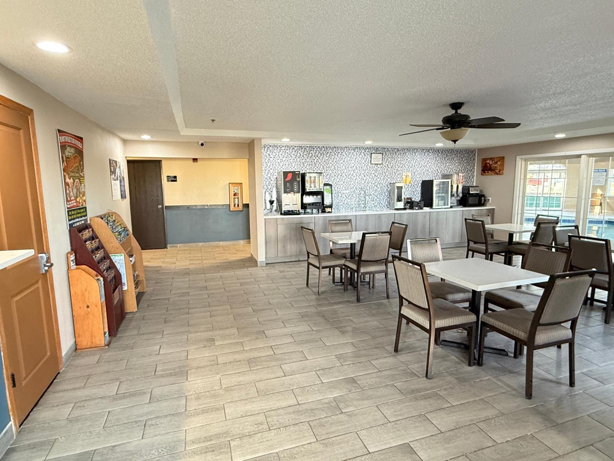 Hotel Super 8 By Wyndham Reedsburg Extérieur photo