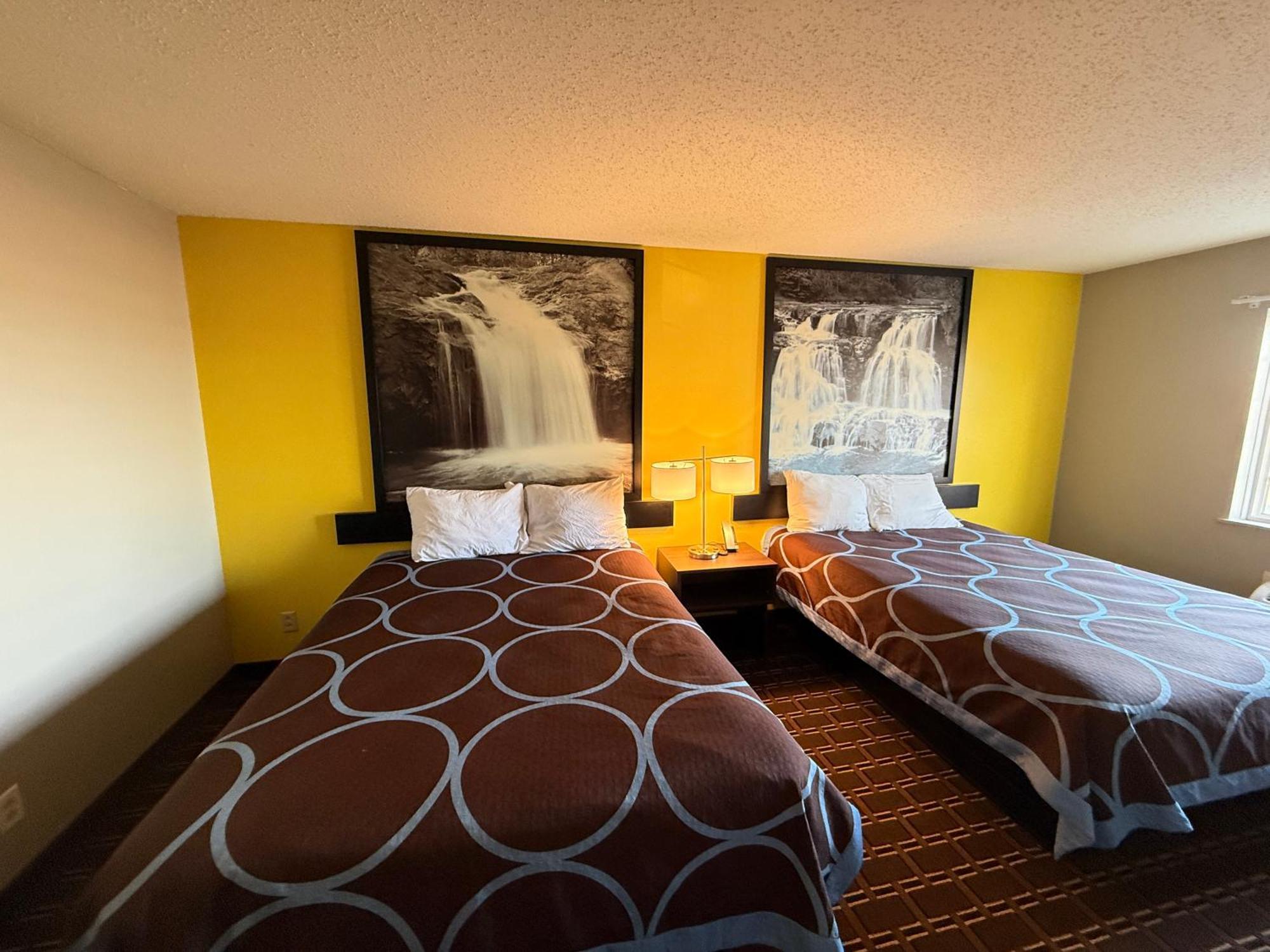Hotel Super 8 By Wyndham Reedsburg Extérieur photo