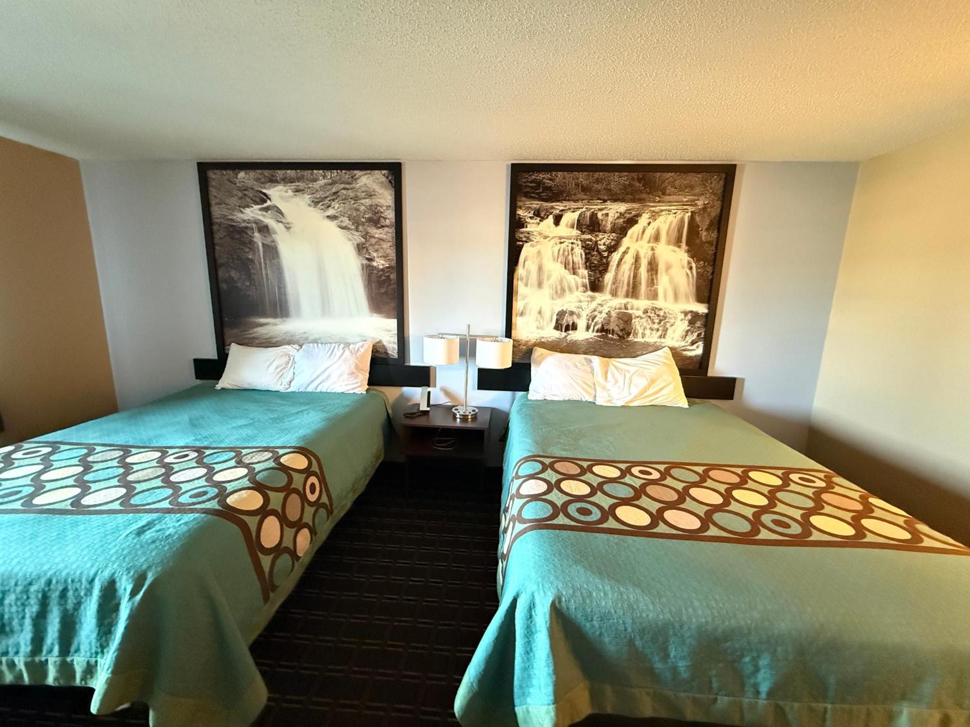 Hotel Super 8 By Wyndham Reedsburg Extérieur photo