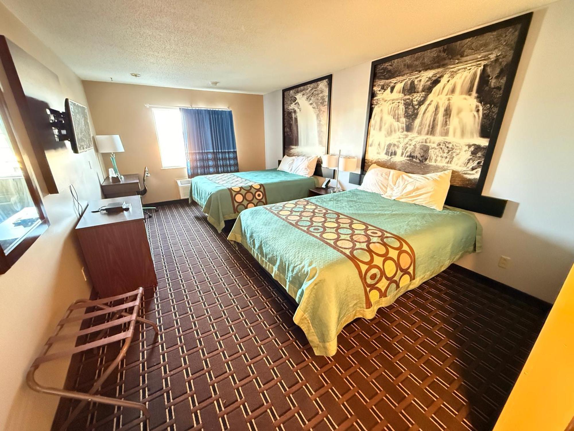 Hotel Super 8 By Wyndham Reedsburg Extérieur photo