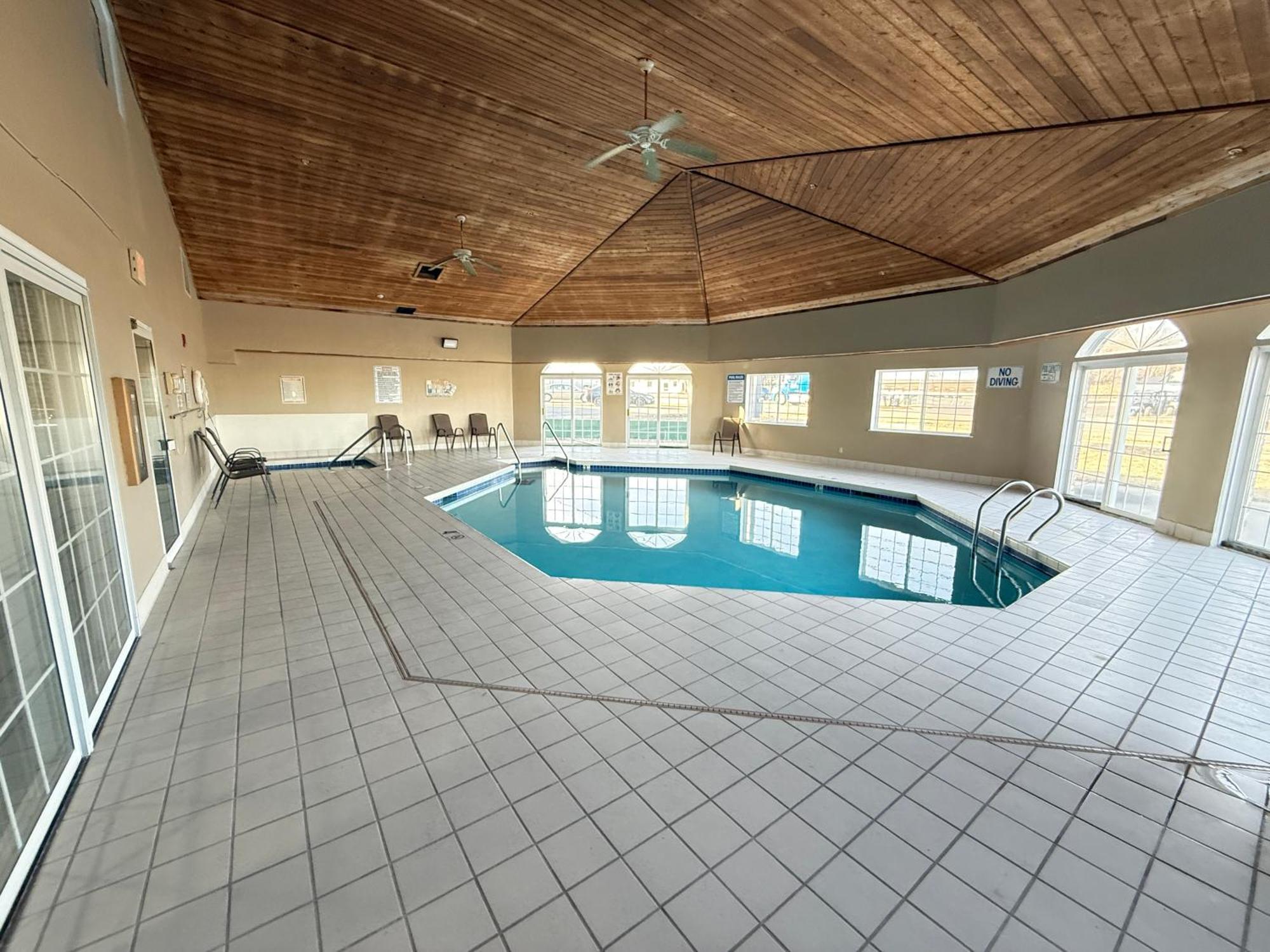 Hotel Super 8 By Wyndham Reedsburg Extérieur photo