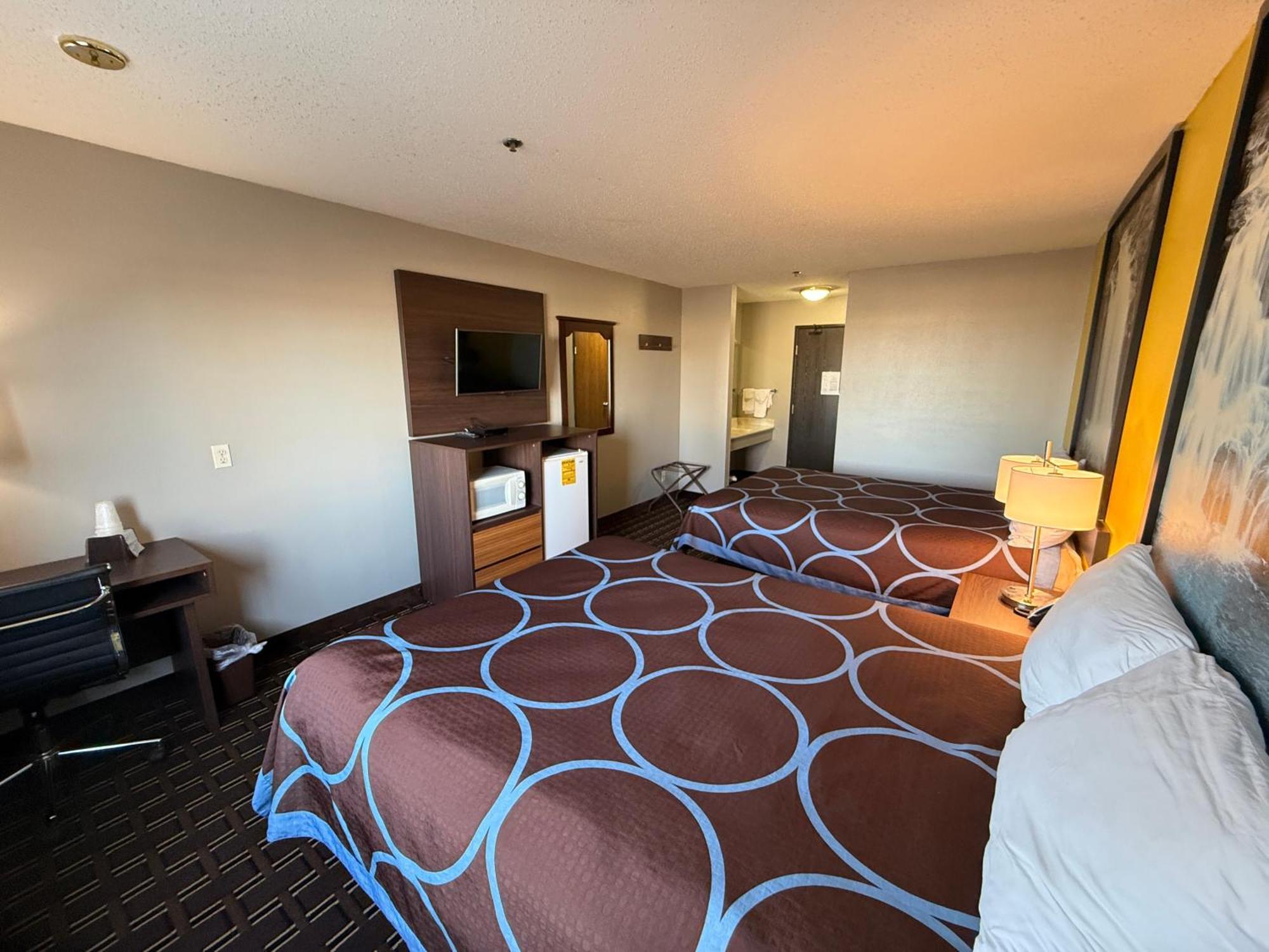 Hotel Super 8 By Wyndham Reedsburg Extérieur photo