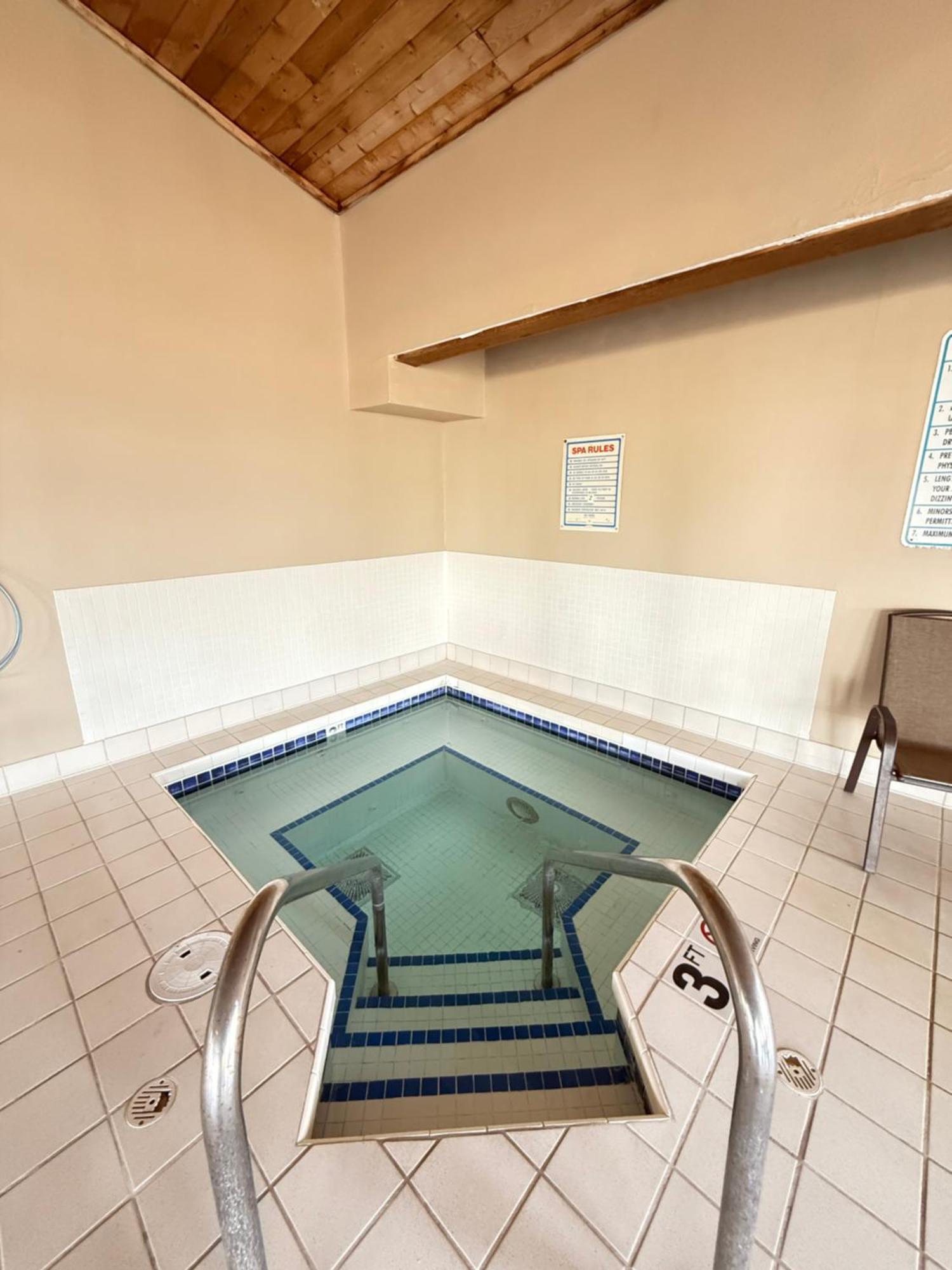 Hotel Super 8 By Wyndham Reedsburg Extérieur photo