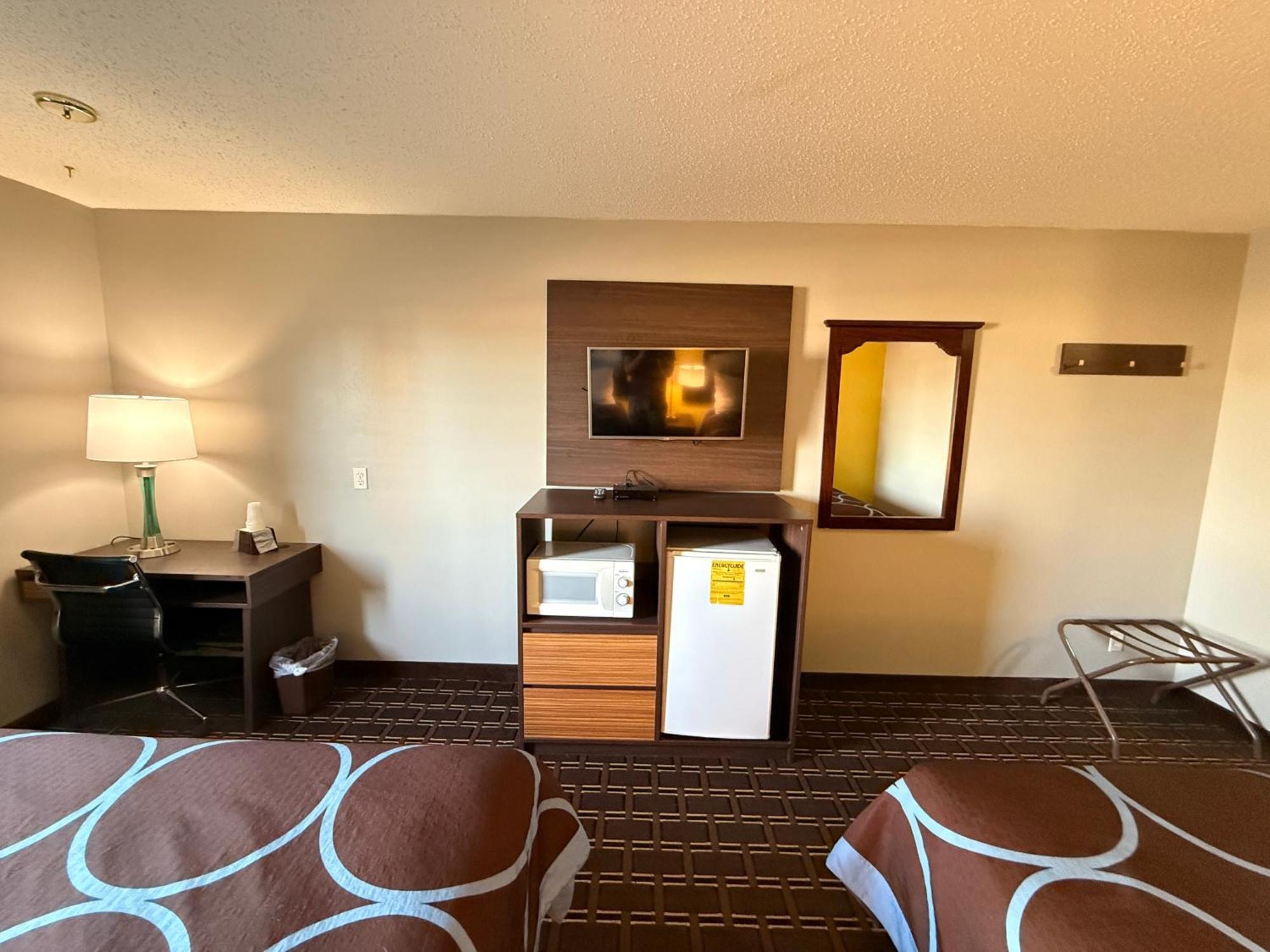 Hotel Super 8 By Wyndham Reedsburg Extérieur photo
