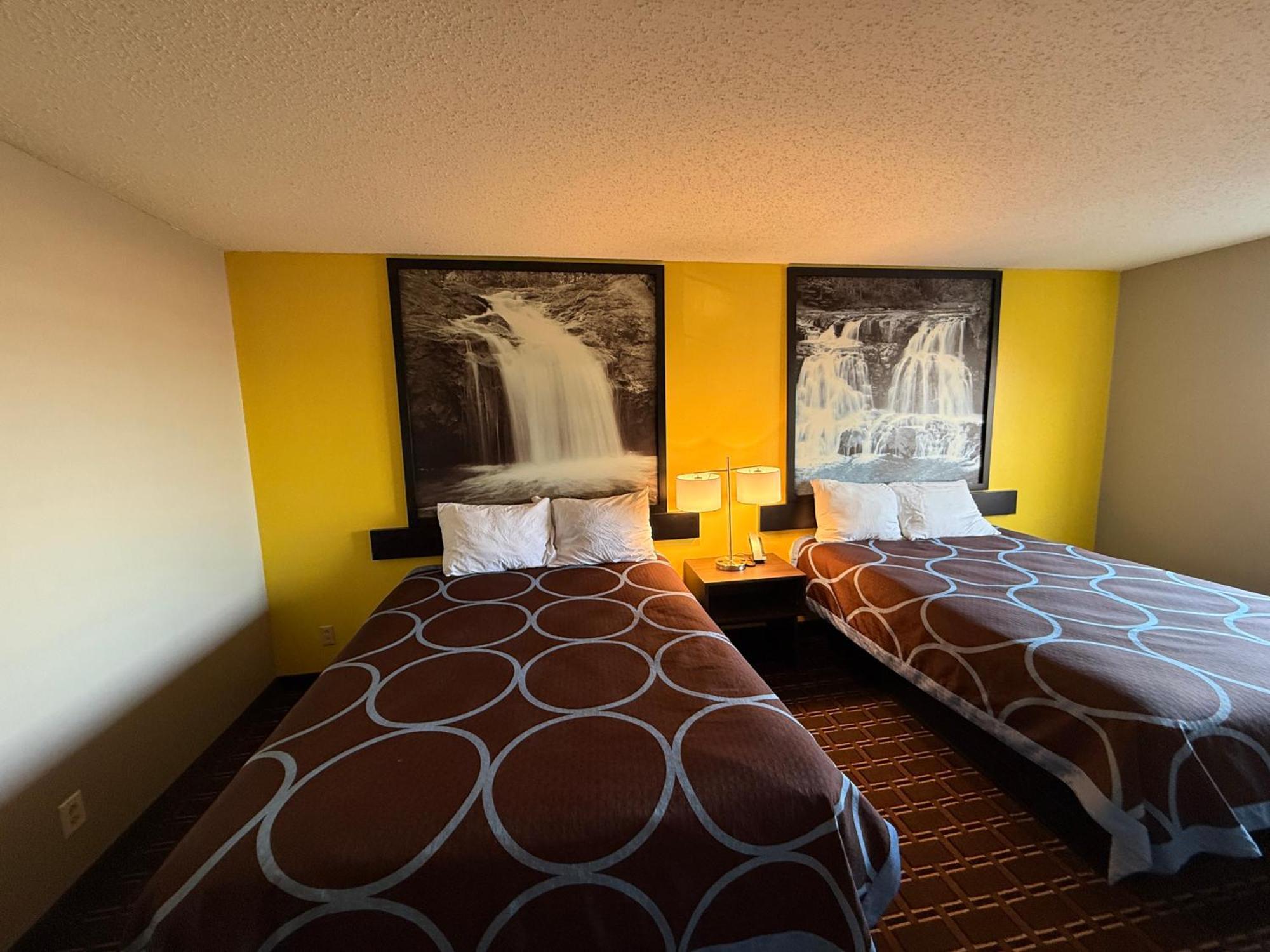 Hotel Super 8 By Wyndham Reedsburg Extérieur photo