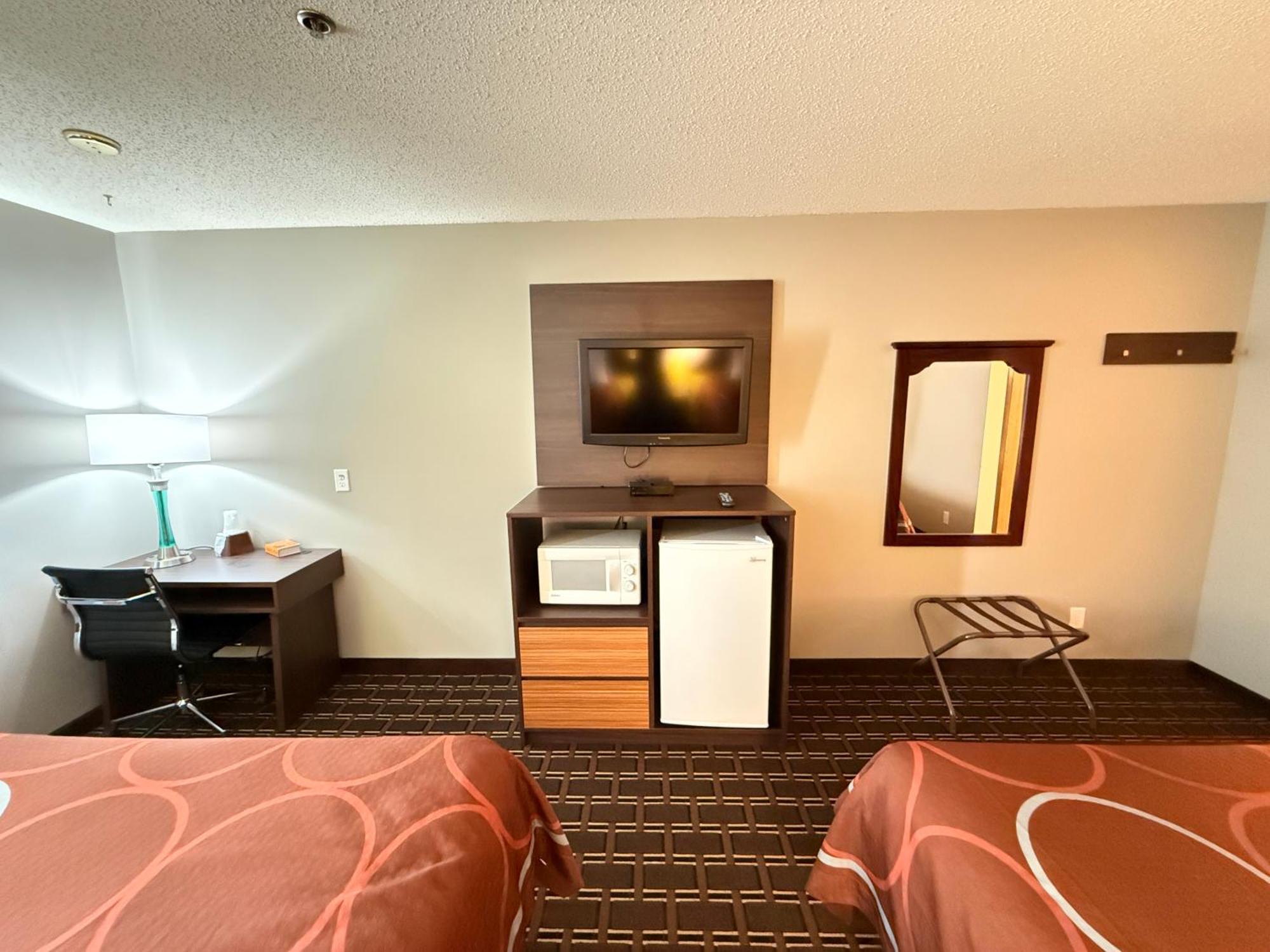 Hotel Super 8 By Wyndham Reedsburg Extérieur photo