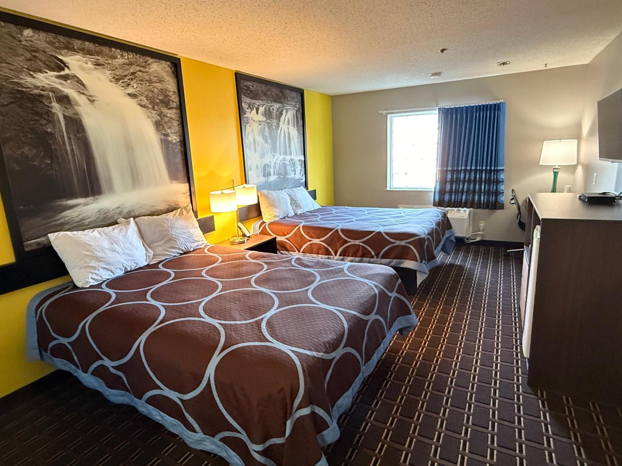 Hotel Super 8 By Wyndham Reedsburg Extérieur photo