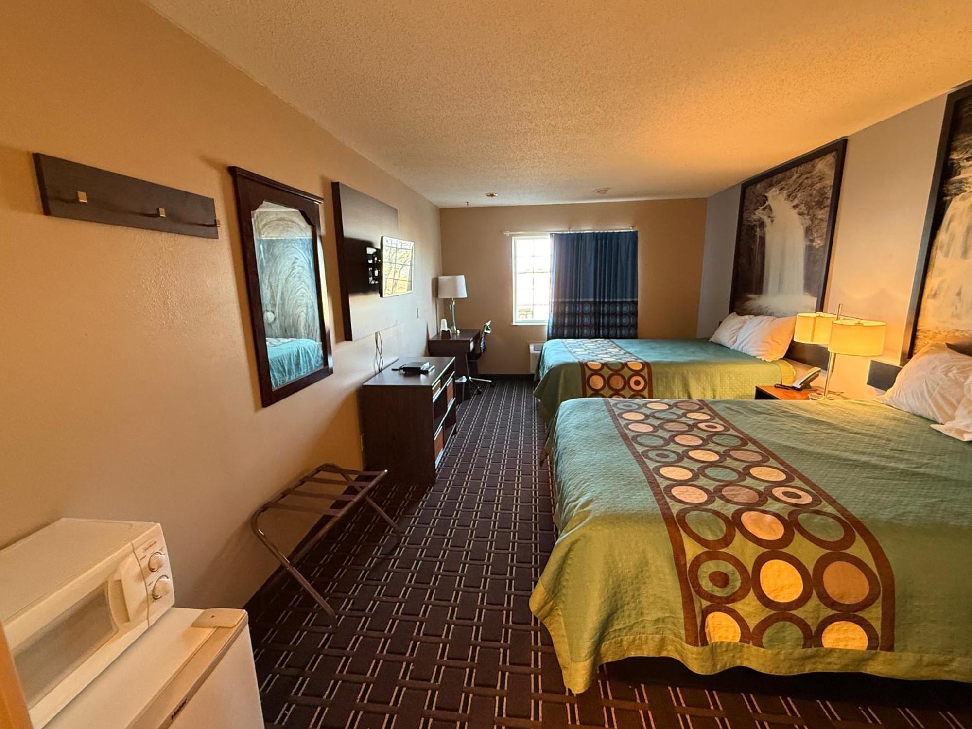 Hotel Super 8 By Wyndham Reedsburg Extérieur photo